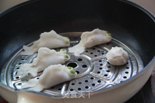 适合一岁半宝宝吃的小白菜虾肉蒸饺的做法步骤：15