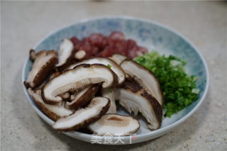 香菇磷虾炒饭的做法步骤：3