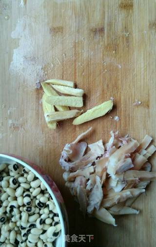 墨鱼猪肚炖饭豆的做法步骤：4