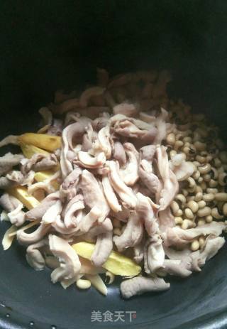 墨鱼猪肚炖饭豆的做法步骤：6