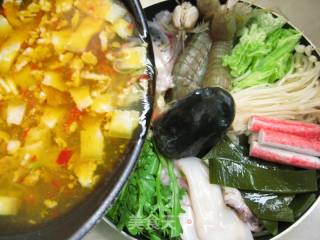 剁椒海鲜火锅的做法步骤：7