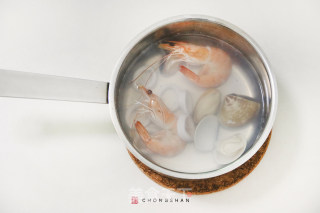 马赛南瓜海鲜风情浓汤的做法步骤：5