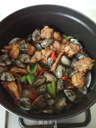 铁锅蛤蜊鸡（大吉大利）的做法步骤：9