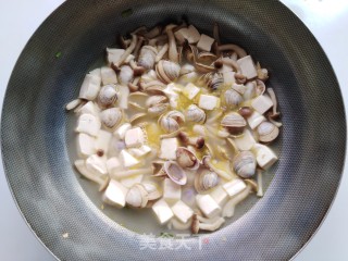 蛤蜊豆腐汤的做法步骤：8