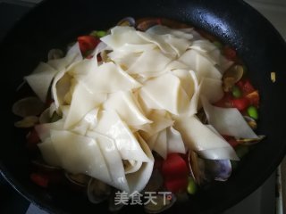 蛤蜊西红柿炒面片的做法步骤：8