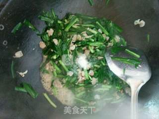 韭菜炒蛤蜊肉的做法步骤：6