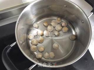 鲜上加鲜的快手靓汤——蛤蜊紫菜汤的做法步骤：2