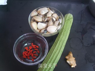 蛤蜊丝瓜汤的做法步骤：1