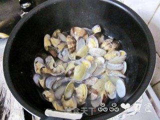 营养又美味——豆乳海鲜锅的做法步骤：3