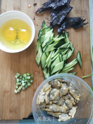 黄瓜鸡蛋蛤蜊汤的做法步骤：3