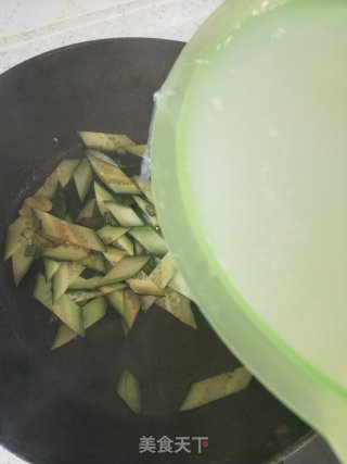 黄瓜鸡蛋蛤蜊汤的做法步骤：5