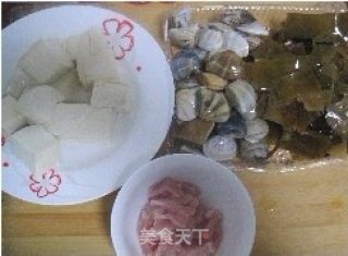 蛤蜊豆腐海带汤煲的做法步骤：1