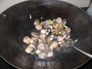 豉椒炒蛤蜊的做法步骤：3