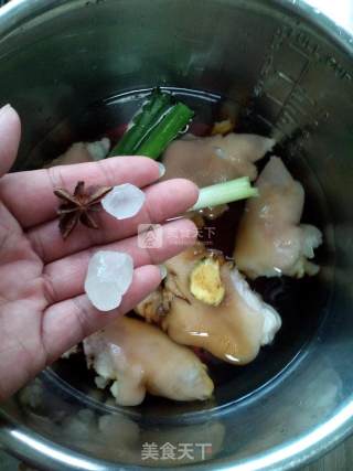 猪蹄蛤蜊炖黄花的做法步骤：3
