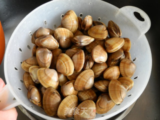 铁锅蛤蜊的做法步骤：1