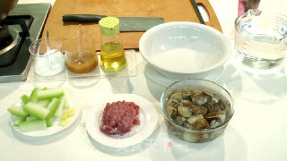 蛤蜊节瓜汤的做法步骤：1