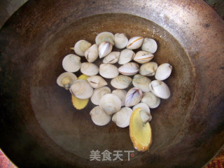心蓝手制私房菜【有海水味的蛤蜊烩银丝】——原始的纯真的做法步骤：3