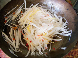 心蓝手制私房菜【有海水味的蛤蜊烩银丝】——原始的纯真的做法步骤：6