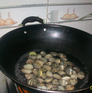 蛤蜊蒸蛋的做法步骤：2