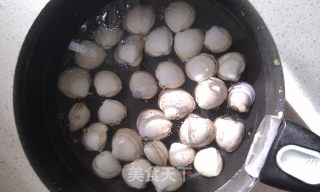 鲜菇蛤蜊汤的做法步骤：1