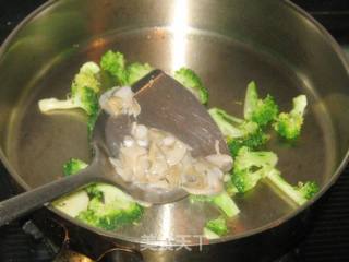 西兰花蛤蜊粥的做法步骤：4