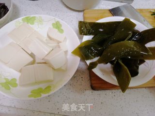 豆腐海带汤的做法步骤：1