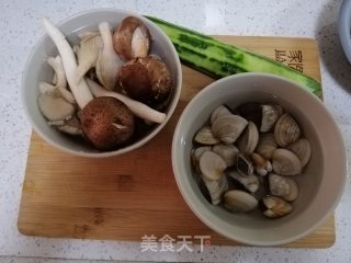 丝菇汤的做法步骤：1
