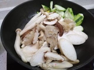 丝菇汤的做法步骤：4