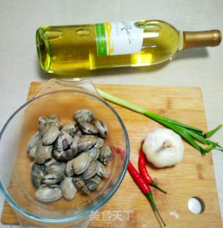 葡式酒香蛤蜊的做法步骤：1