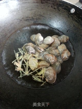 蛤蜊煮干丝的做法步骤：3