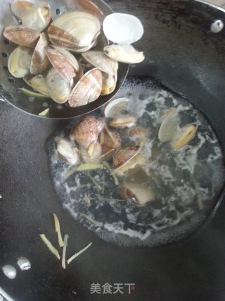 蛤蜊煮干丝的做法步骤：4