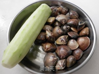 一道清淡可口的汤-----青瓜蛤蜊汤的做法步骤：1