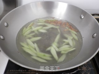 一道清淡可口的汤-----青瓜蛤蜊汤的做法步骤：4