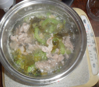 酸菜苦瓜蛤蜊汤的做法步骤：5