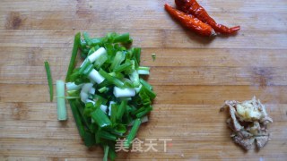 姜葱炒蛤蜊的做法步骤：1
