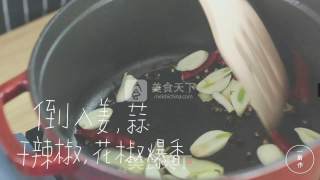 酒蒸蛤蜊一厨作铸铁锅版的做法步骤：2