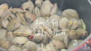 酒蒸蛤蜊一厨作铸铁锅版的做法步骤：5