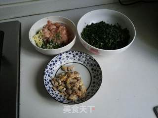 韭菜猪肉蛤蜊饺子的做法步骤：1