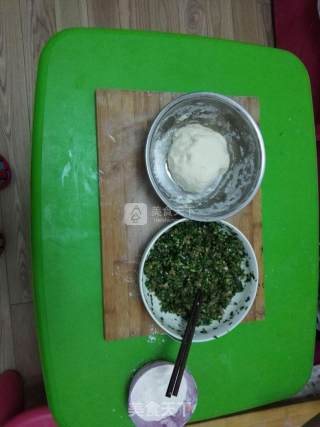 韭菜猪肉蛤蜊饺子的做法步骤：2