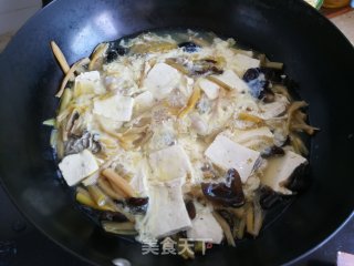 木耳黄花牡蛎汤的做法步骤：7