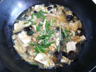 木耳黄花牡蛎汤的做法步骤：9