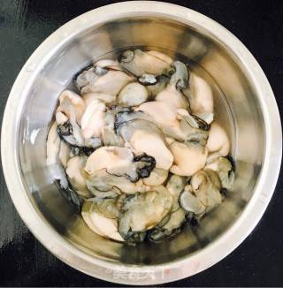 牡蛎丝瓜汤的做法步骤：1
