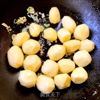 鲍鱼炖小土豆的做法步骤：4