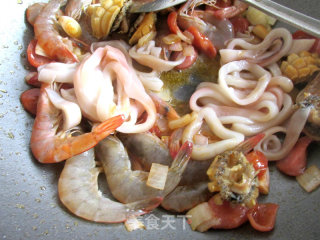 #铁釜烧饭就是香#海鲜鲍鱼饭的做法步骤：5