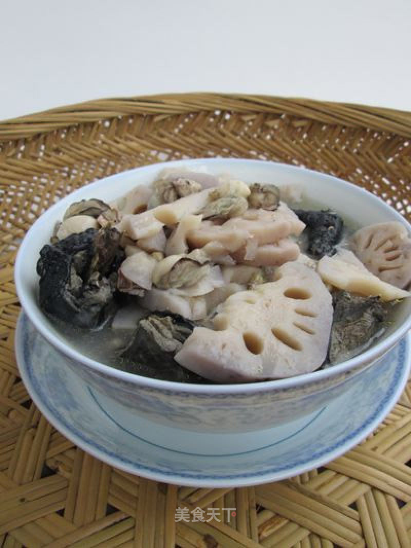 莲藕牡蛎煲乌鸡的做法