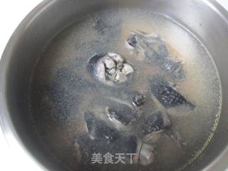 莲藕牡蛎煲乌鸡的做法步骤：2