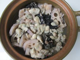 莲藕牡蛎煲乌鸡的做法步骤：7