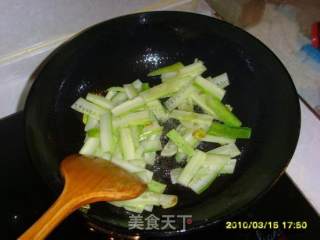黄瓜片炒鲍鱼的做法步骤：8