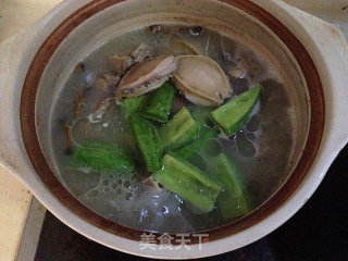 【大棒骨黄豆苦瓜鲍鱼汤】-----养颜营养汤的做法步骤：8
