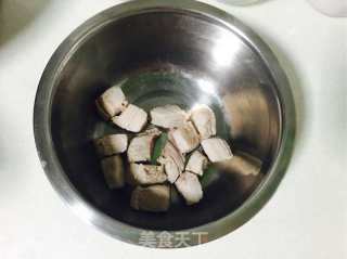 鲜味鲍鱼瘦肉汤的做法步骤：1
